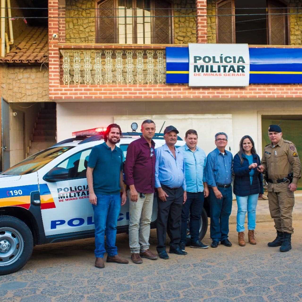 PREFEITO PARTICIPA DE ENTREGA OFICIAL DE VIATURA PARA O PELOTÃO DA POLÍCIA MILITAR DE LAJINHA
