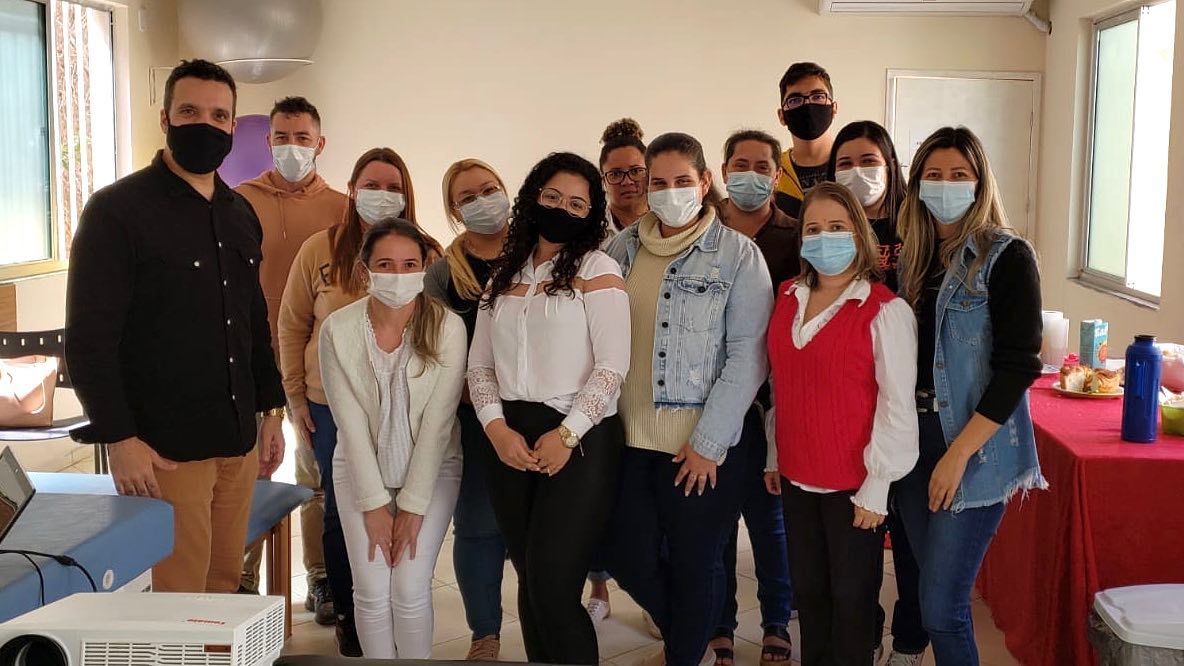 EQUIPE DA SECRETARIA DE SAÚDE PARTICIPA DE REUNIÃO COM DIRETOR DO CEAE DE MANHUAÇU