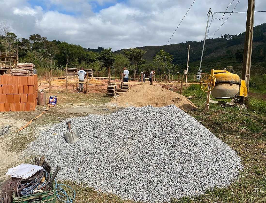MUNICÍPIO DE LAJINHA INICIA OBRA DE RECONSTRUÇÃO DA E. M. JOSÉ TOMAZ