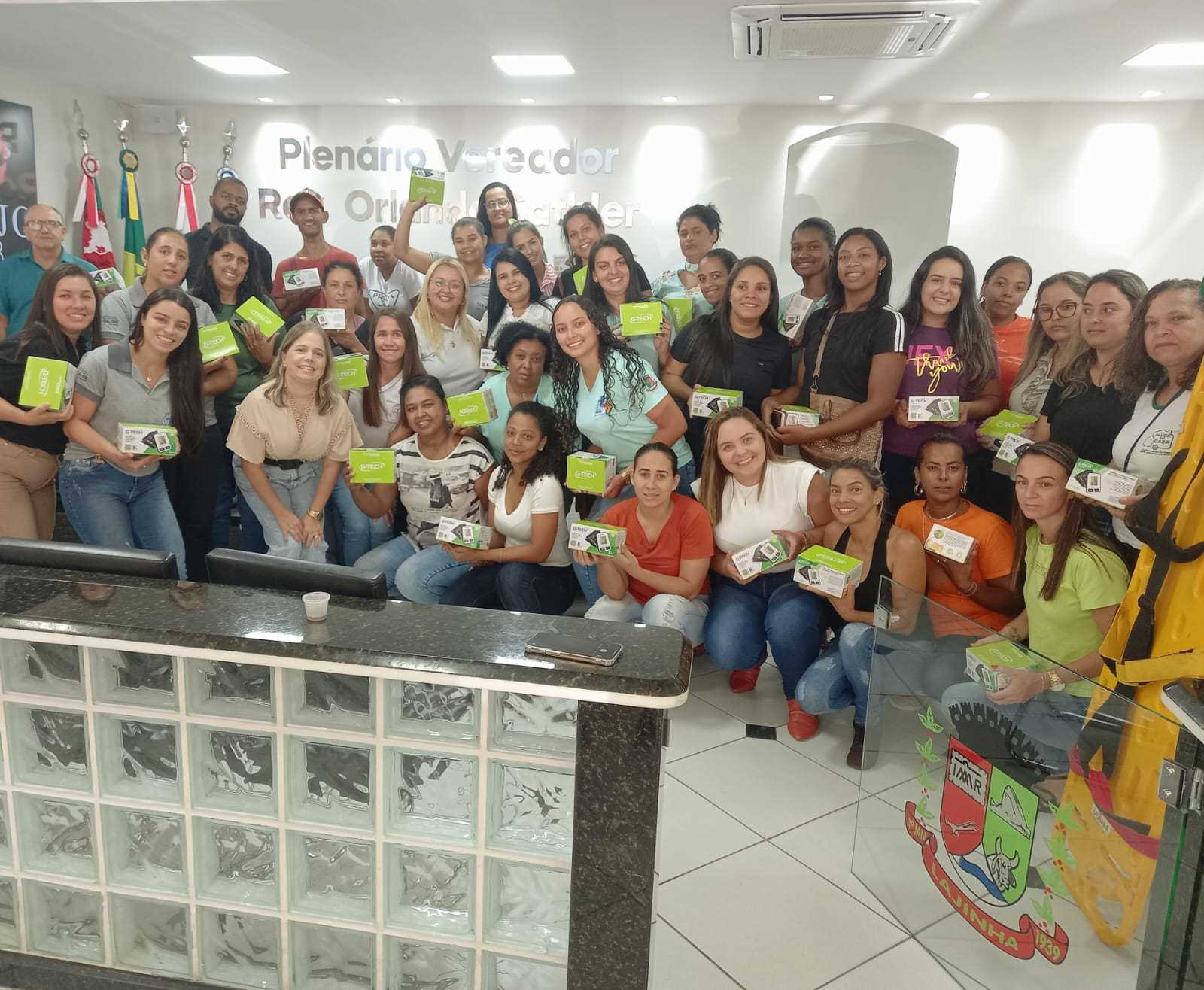 Agente Comunitário de Saúde, recebem aparelho de pressão arterial