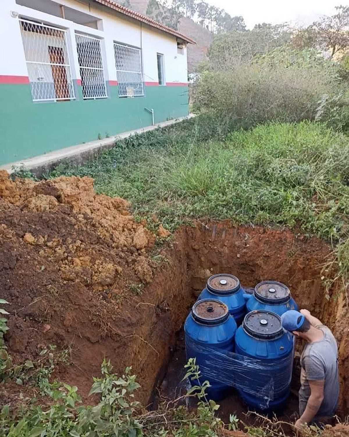 PREFEITURA INSTALA FOSSA SÉPTICA NAS ESCOLAS MUNICIPAIS DA ZONA RURAL