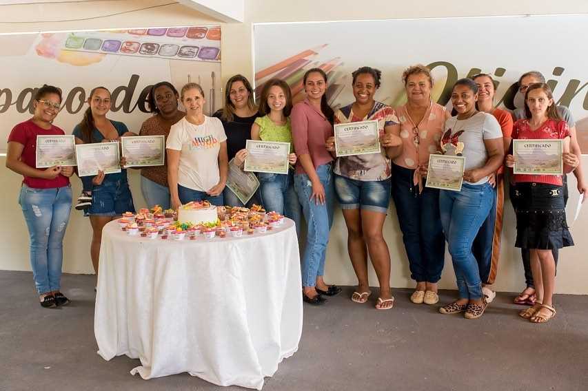 CRAS DE LAJINHA REALIZA CERIMÔNIA DE ENCERRAMENTO DO CURSO DE CONFEITARIA