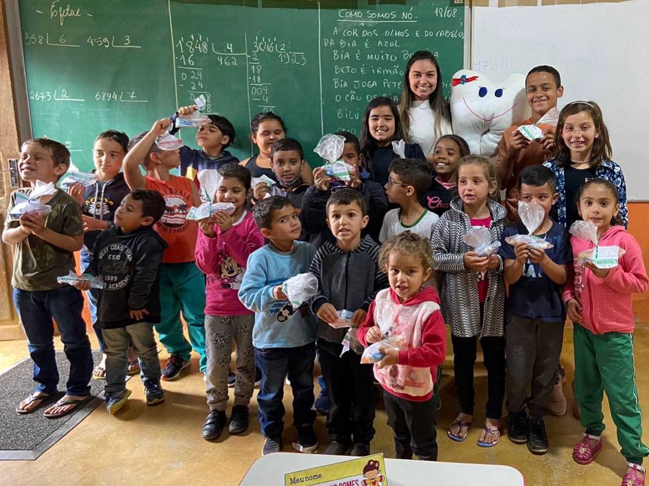 AÇÃO DA SAÚDE LEVA ORIENTAÇÃO SOBRE HIGIENE BUCAL À ESTUDANTES DA ZONA RURAL