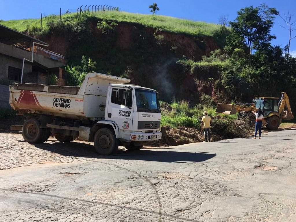 SECRETARIA DE OBRAS TRABALHA NA RECUPERAÇÃO E LIMPEZA DE RUAS E AVENIDAS EM LAJINHA