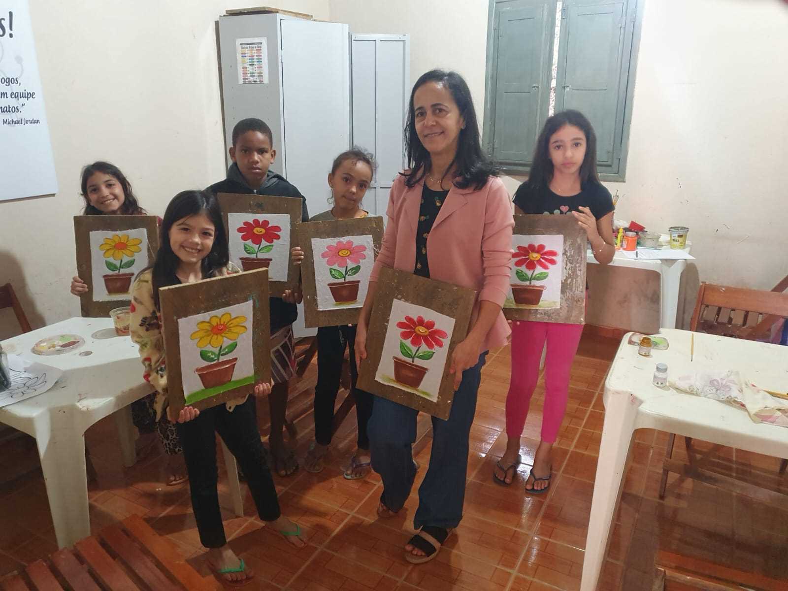Social: Crianças do CRAS realizam oficina de pintura em tecido
